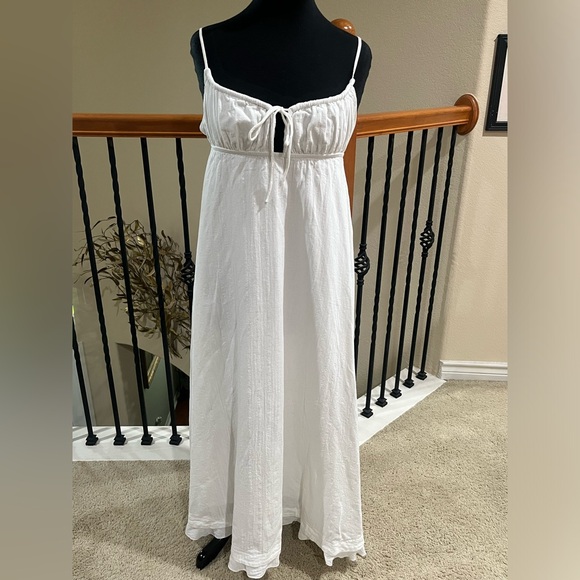 PRINCESS POLLY Dresses & Skirts - Princess Polly White Maxi Sundress with Tie Front